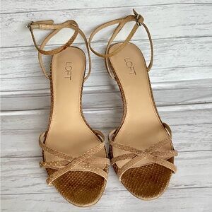 LOFT Ankle Strap  Snakeskin-like texture 
Leather. size 9 M